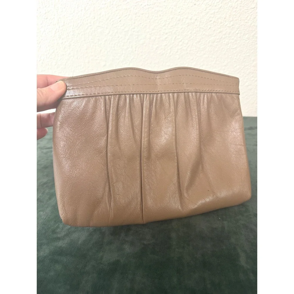 Vintage‎ Clutch Bag Small Tan Leather Pleated Hidden Chain Crossbody Minimal 80s